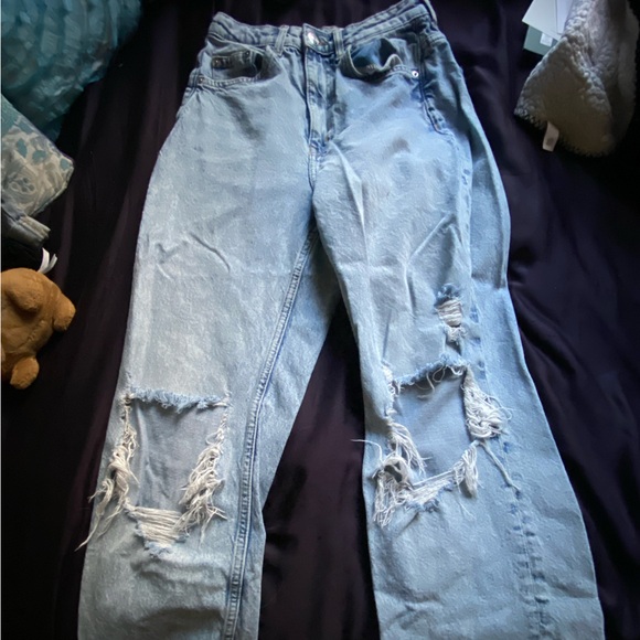Divided Brand Ripped Jeans

Size 4 - Picture 3 of 5